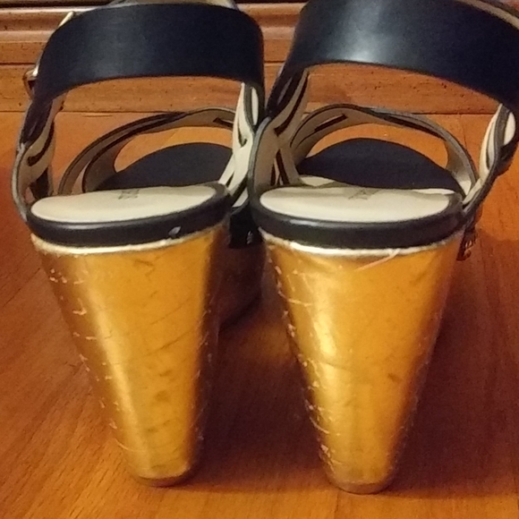 Gold wedge Heels - Picture 4 of 6